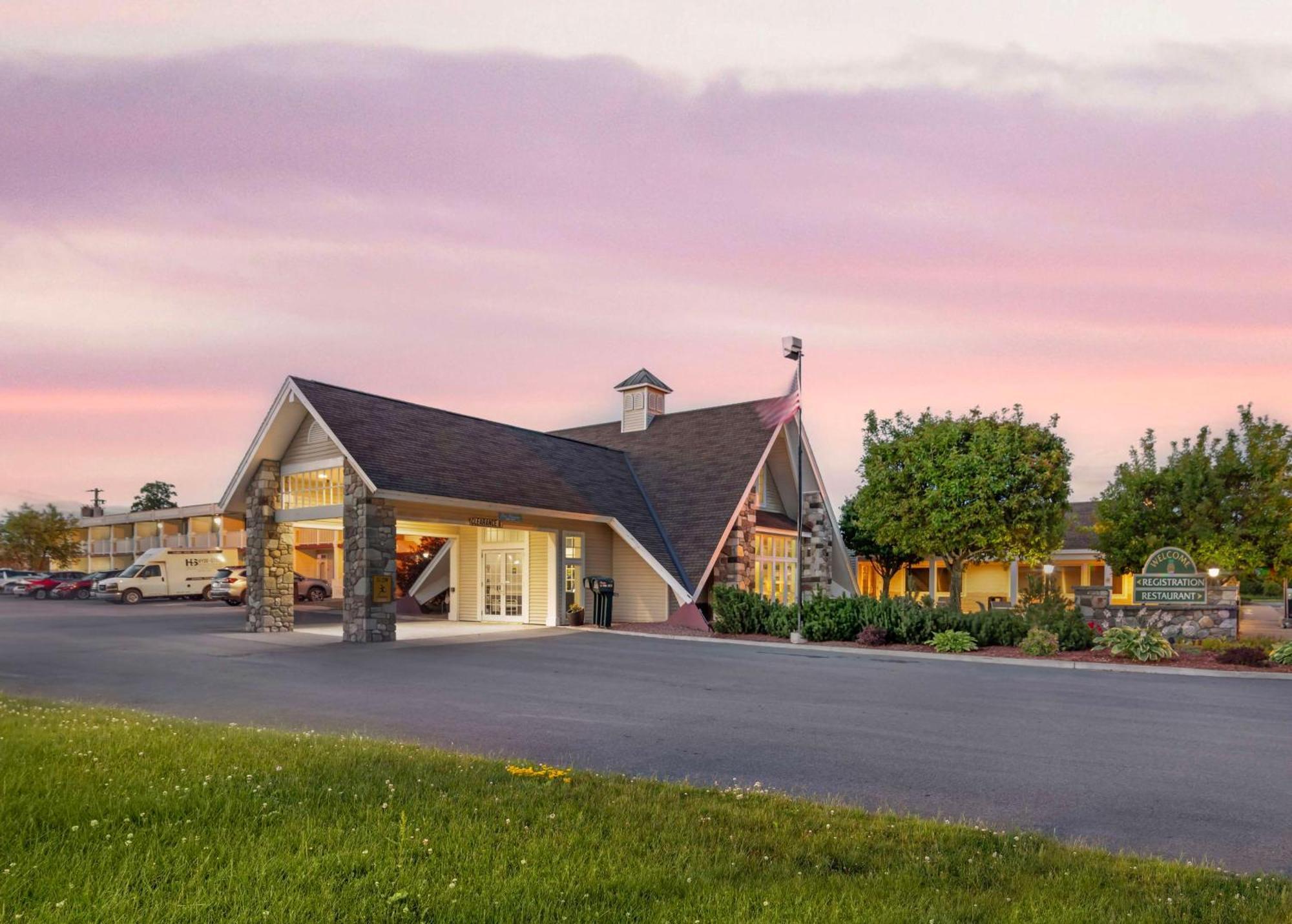 Best Western Plus Plattsburgh Ngoại thất bức ảnh